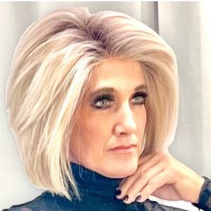 Elegant Raquel Welch lace front wig in Shaded biscuit ( Platinum blonde)